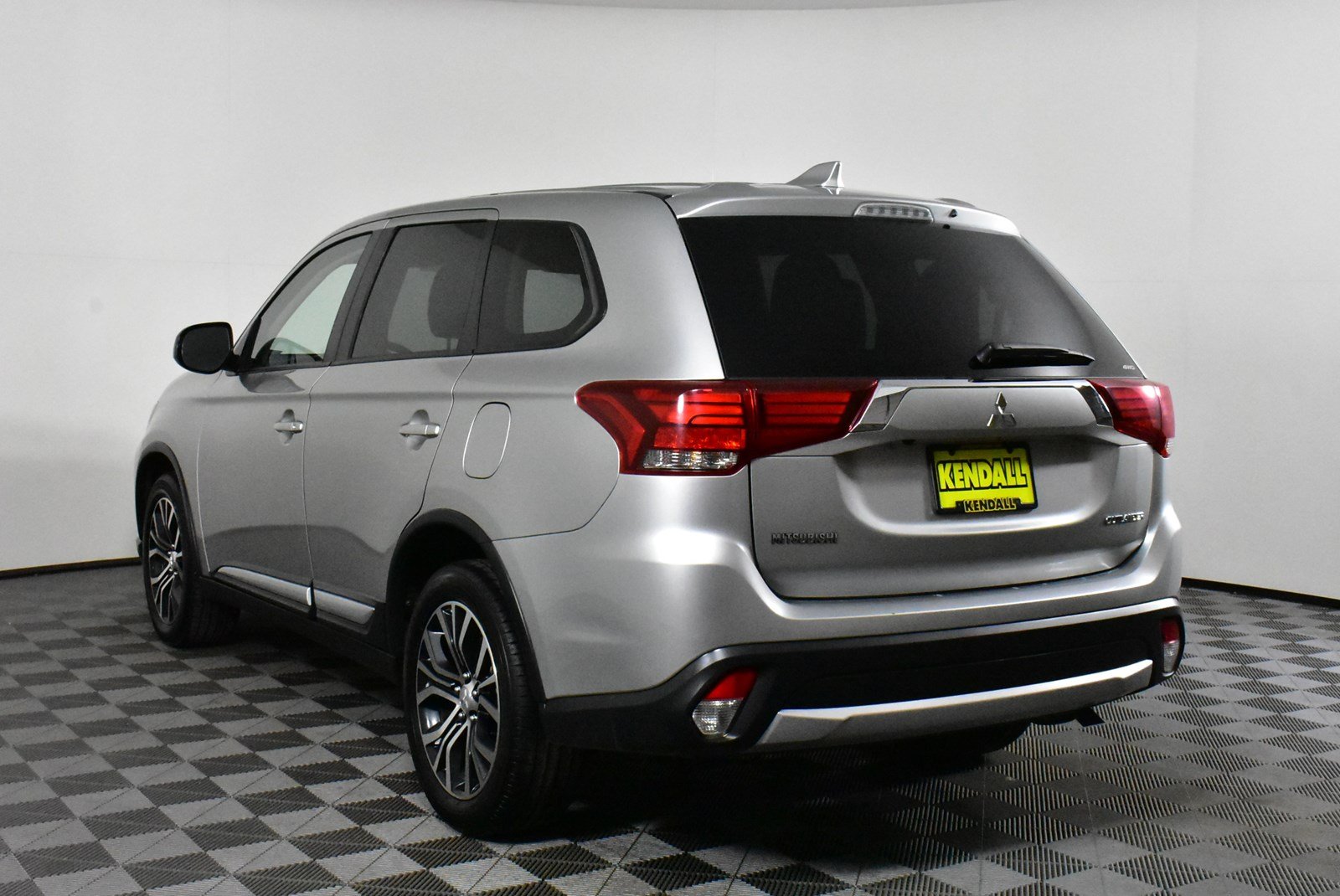 Pre-Owned 2018 Mitsubishi Outlander ES in Nampa #DU89138 | Kendall Kia